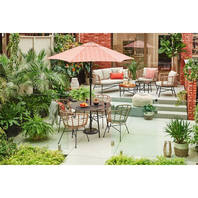 Ensemble bistro pour patio 5 pièces Victor d'Allen + Roth, acier noir avec coussins blanc cassé 5 Ensemble bistro pour patio 5 pièces Victor d'Allen + Roth, acier noir avec coussins blanc cassé – Image 5