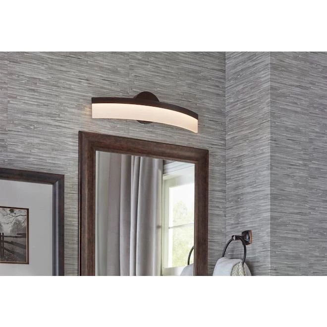 Luminaire de meuble-lavabo allen + roth Lynnpark noir à 3 lumières DEL de style moderne/contemporain 3 Luminaire de meuble-lavabo allen + roth Lynnpark noir à 3 lumières DEL de style moderne/contemporain – Image 3