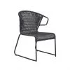 Chaise empilable en rotin par Allen + Roth, noire