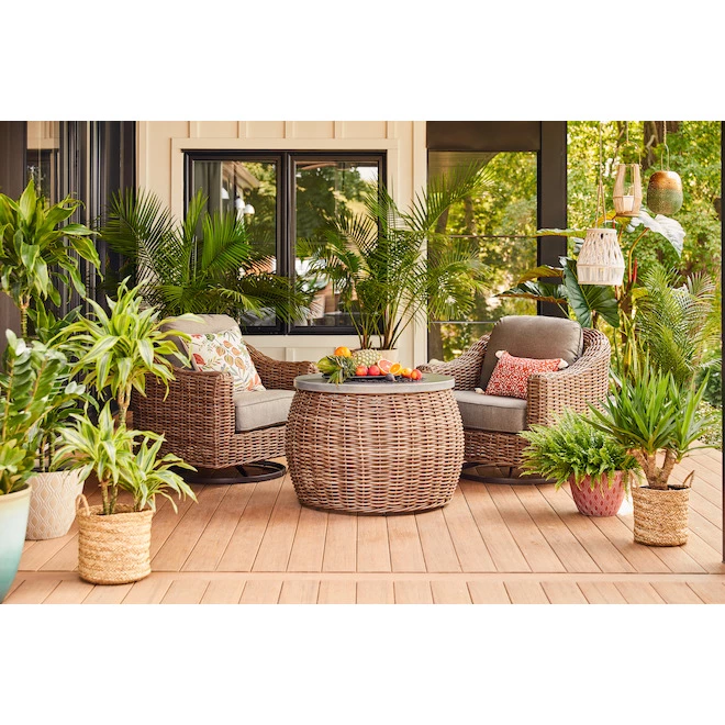 Ensemble de 2 chaises pivotantes en osier Allen + Roth avec coussins gris 4 Ensemble de 2 chaises pivotantes en osier Allen + Roth avec coussins gris – Image 4