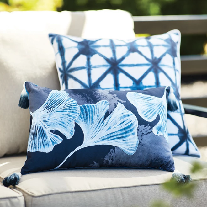 Coussin lombaire extérieur Allen + Roth, 12 po x 18 po, bleu 4 Coussin lombaire extérieur Allen + Roth, 12 po x 18 po, bleu – Image 4