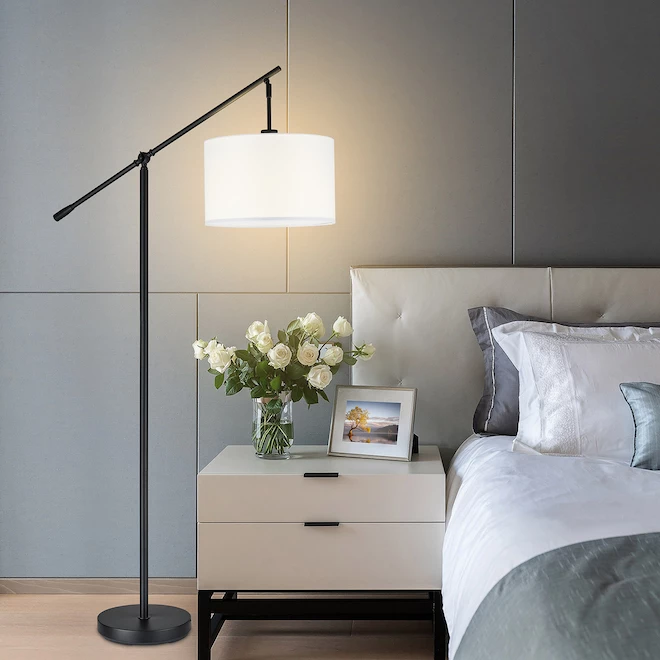 Lampe sur pied allen + roth avec bras articulé, 60 po, métal et lin, noir 3 Lampe sur pied allen + roth avec bras articulé, 60 po, métal et lin, noir – Image 3